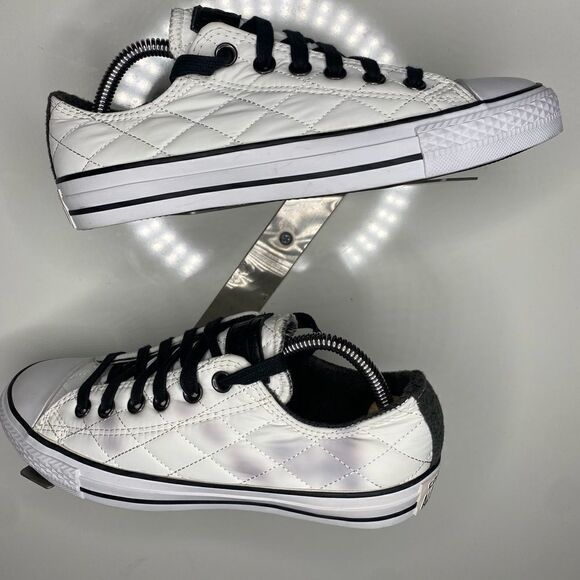 Converse White Shoes Quilted Low Top Unisex Sz Women 6 Men 8 149552C EUC - Picture 3 of 6
